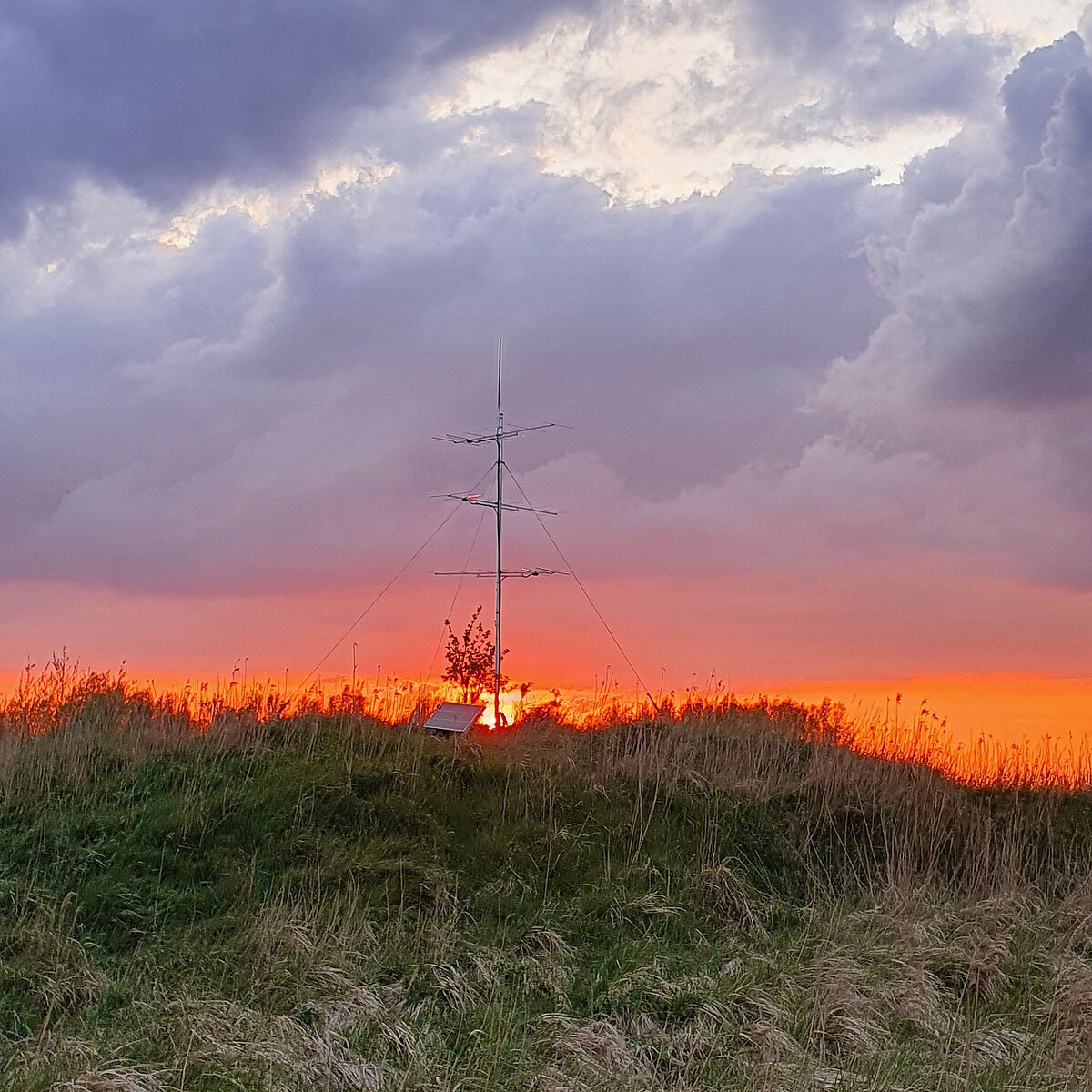 Mobile antenna in front of evening sky