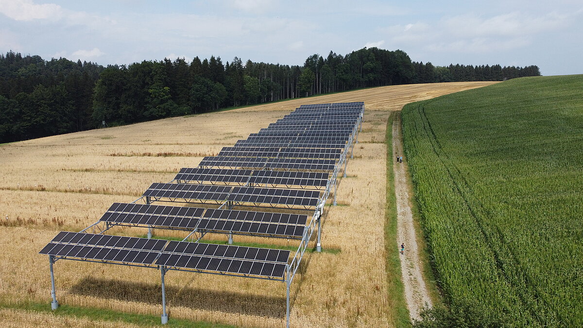 Photovoltaikanlage auf einem Feld