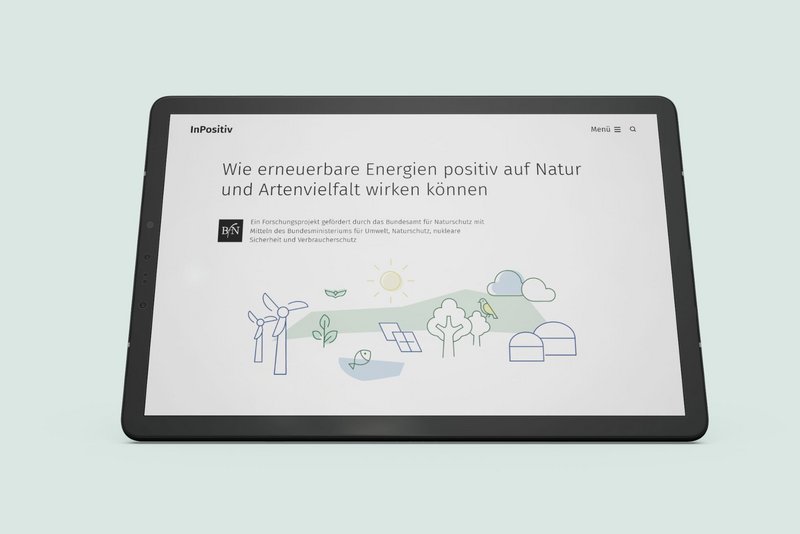 Startseite der Website www.erneuerbare-energien-und-natur.de auf einem Tablet