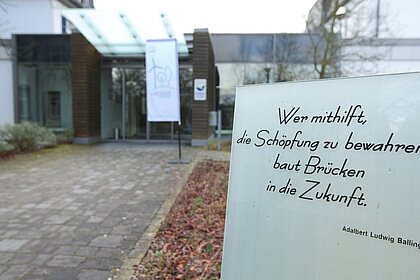 Eingangsportal des BfN in Bonn